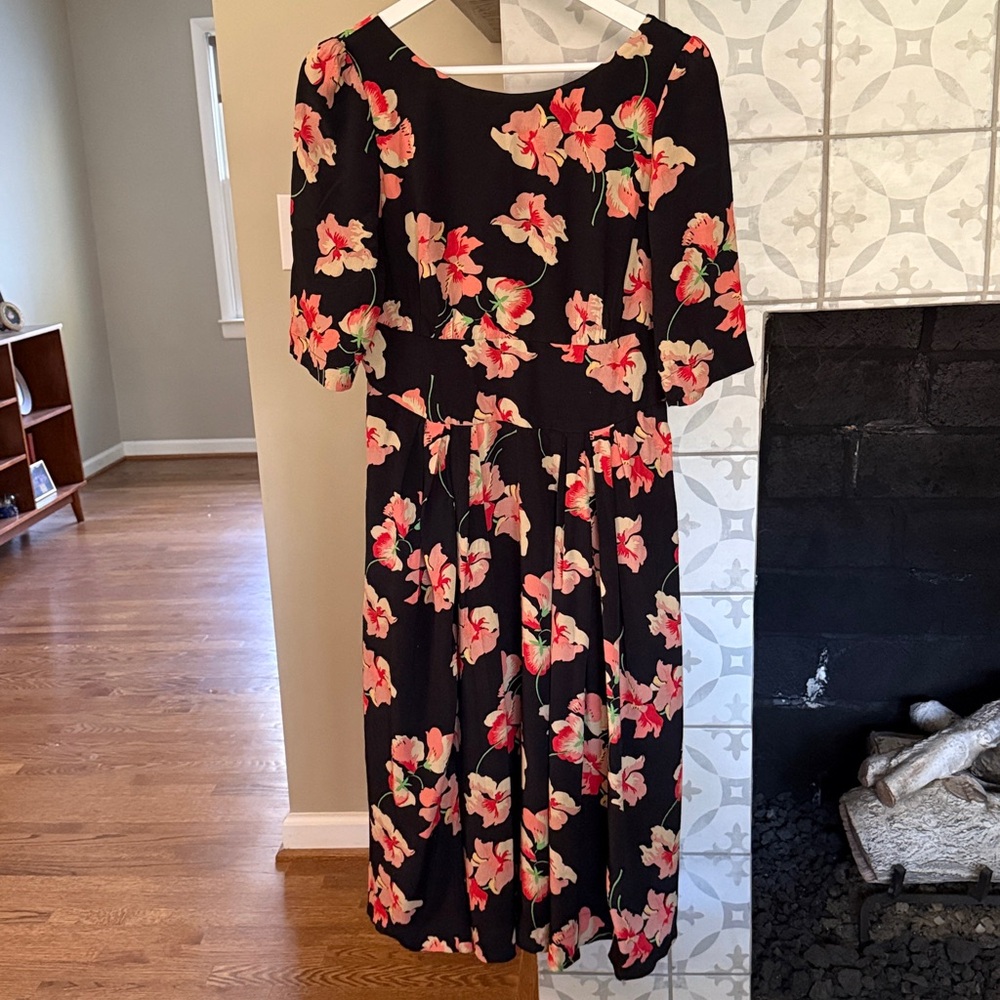 Vintage look Floral Print Dress with Pink and Black Colors - Picture 4 of 7